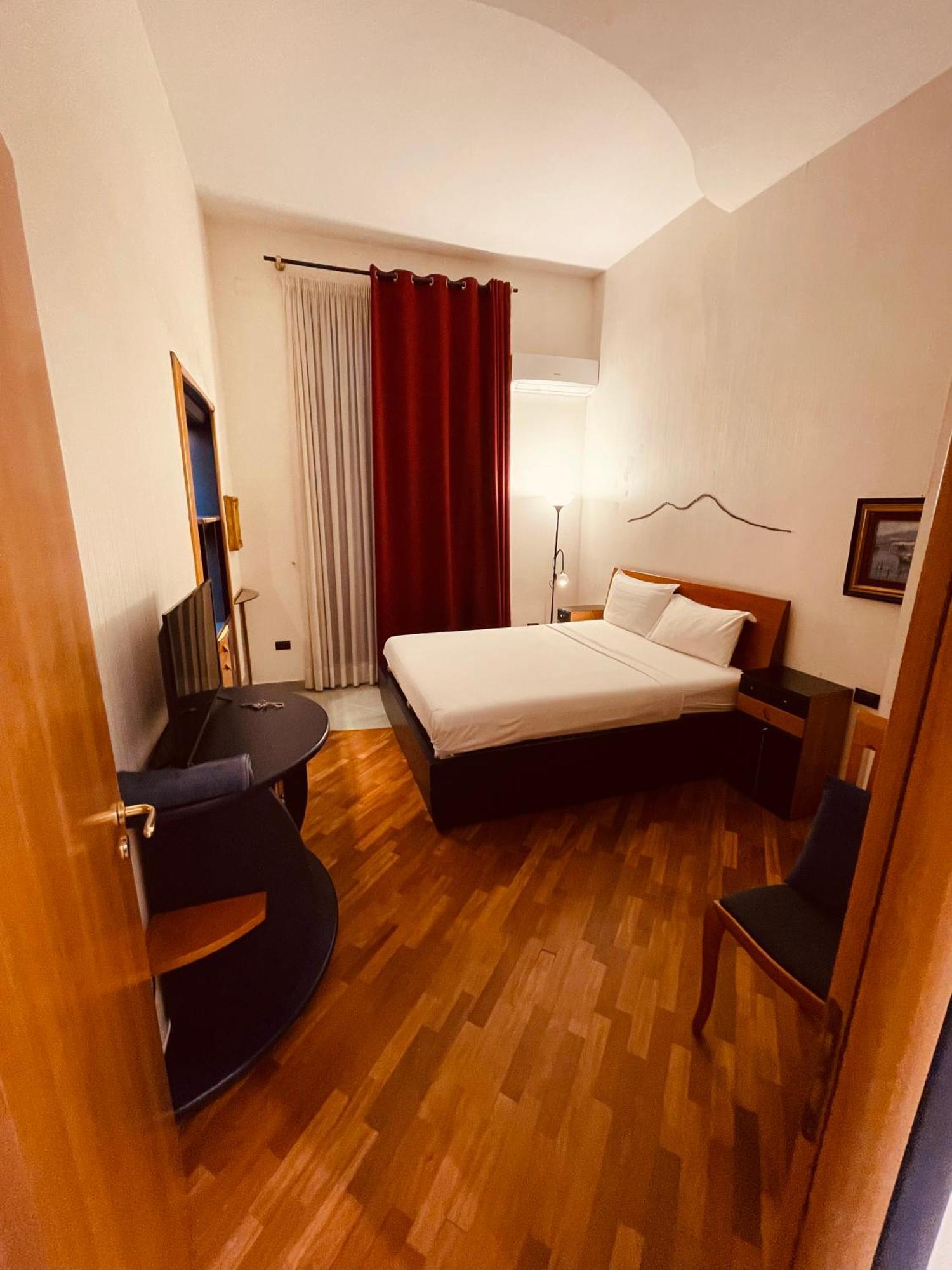 Nova Rooms Napels Buitenkant foto